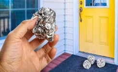 Pourquoi tous mes voisins laissent une boule de papier aluminium devant leur porte