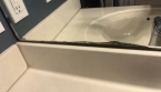 Pourquoi le miroir de la salle de bain noircit-il sur les bords, et comment l’éviter ?