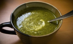 Les nutritionnistes la recommande: Cette soupe brûle les graisses et fait disparaître la cellulite