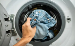 Le secret de grand-mère pour garder la couleur des jeans comme neuve