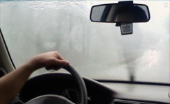 Voici comment éliminer la buée sur vos vitres de voiture