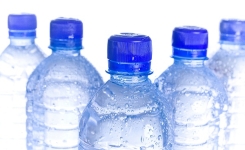 Pourquoi vous ne devriez jamais utiliser la même bouteille en plastique deux fois