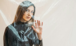 Comment reconnaître les signes qui peuvent évoquer une alexithymie ?