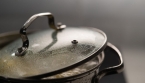 À Quoi Sert le Petit Trou sur le Couvercle des Casseroles ? 