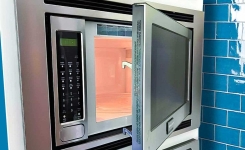 Pourquoi faut-il laisser la porte du micro-ondes ouverte après avoir réchauffé les aliments ?
