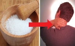 Le sel chaud : l'efficace remède de grand-mère pour apaiser les douleurs cervicales