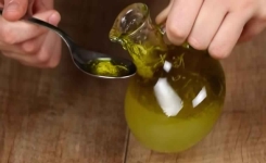 Une Recette Maison Naturelle pour Soulager la Toux : Miel, Huile d'Olive et Citron