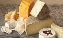Les personnes qui consomment du fromage vivent plus longtemps...Voici pourquoi !