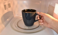 Pourquoi vous ne devez surtout pas réchauffer votre café au Micro-Ondes, selon une étude