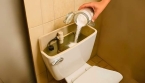 Pourquoi mettre du bicarbonate dans le réservoir des toilettes ?