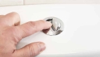 À quoi servent les deux boutons des toilettes modernes ?