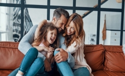 Pourquoi votre enfant vous appelle par votre prénom : ce que cela signifie vraiment