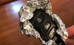 Voici pourquoi vous devriez envelopper vos clés de voiture dans du papier d’aluminium