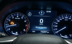 Le voyant moteur reste allumé : peut-on continuer à conduire ?
