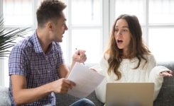 Refuser de parler de son salaire en couple : normal ou problématique ?