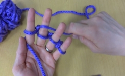 Tricoter avec vos doigts : voici l’astuce