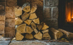 Quel bois brûle le plus longtemps dans une cheminée ?