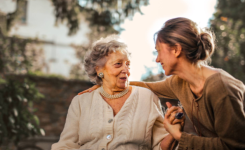 5 phrases de nos parents que l’on ne comprend vraiment qu’en vieillissant, et pourquoi