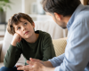 Votre enfant vous regarde mais semble ne pas vous écouter ? Voici ce qui peut l’expliquer