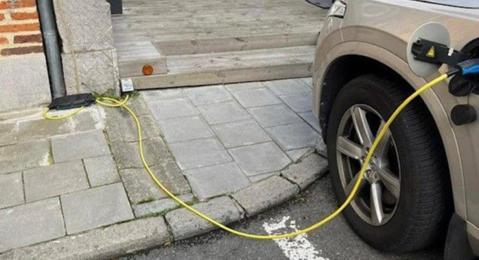 Recharger sa voiture électrique devant chez soi 
