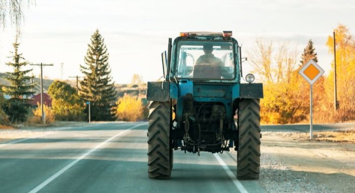 dépasser un tracteur sur ligne blanche