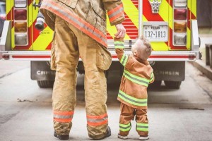 Un pompier adopte un nouveau-né abandonné dans une baby box