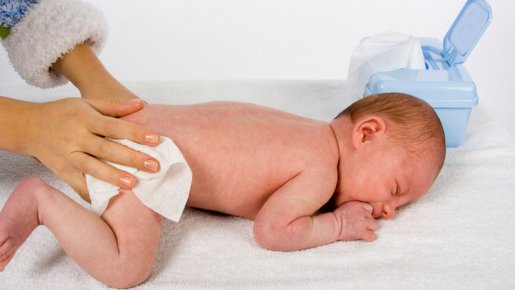 Lingettes pour bébé jetables, un concentré de toxiques