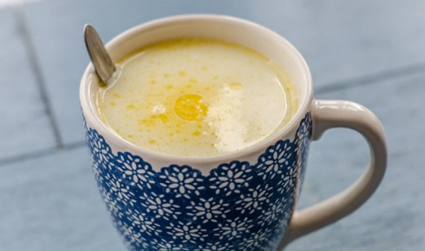 Toux et gorge irritée : une boisson maison pour apaiser