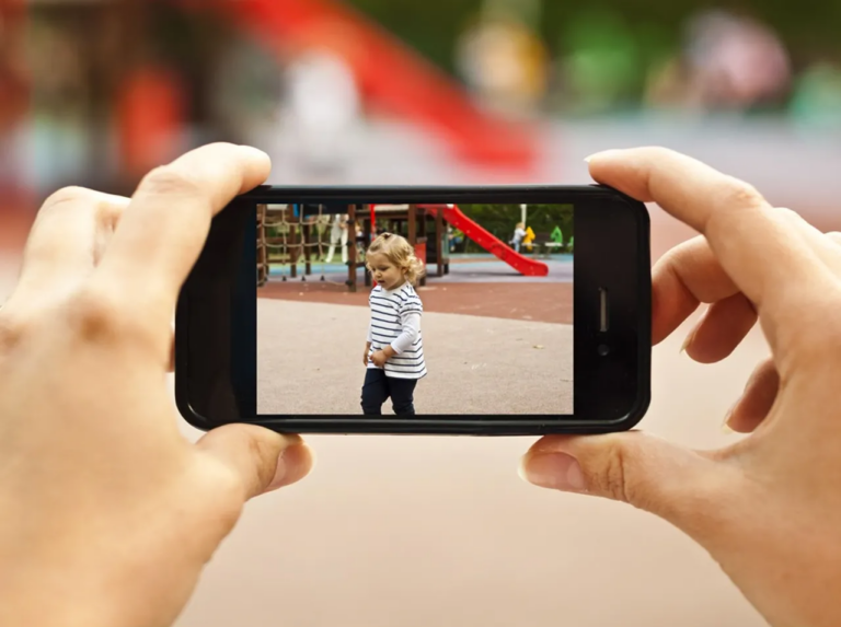 – Conseil aux parents : Ne publiez pas de photos de vos enfants sur Facebook