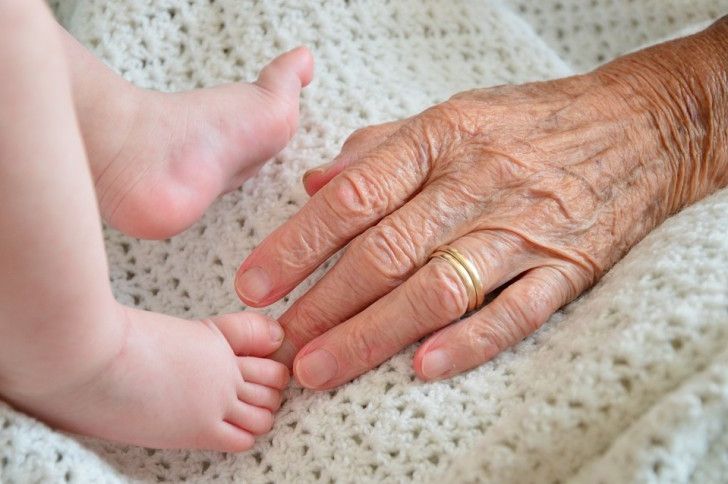 Pourquoi la grand-mère maternelle est si importante pour la croissance d’un enfant