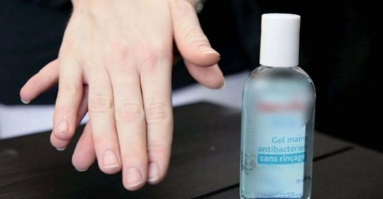 ⚠ Des dermatologues déconseillent de mettre du gel hydroalcoolique en plein soleil