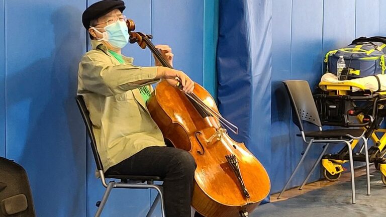 En attendant son vaccin, Yo Yo Ma donne le meilleur concert de violoncelle gratuit de l’année
