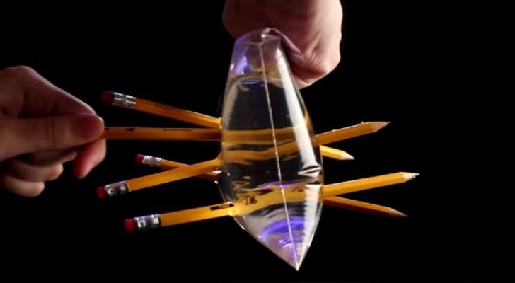 10 astuces scientifiques impressionetes à base de liquide