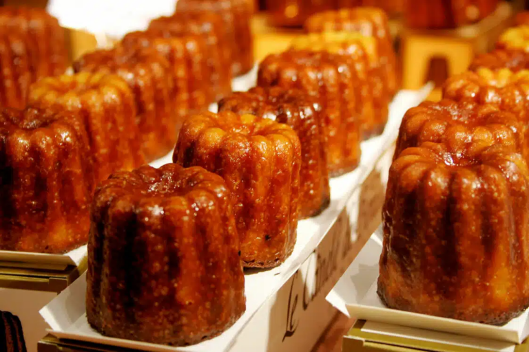 Cannelés bordelais : La recette de Julie Andrieu !