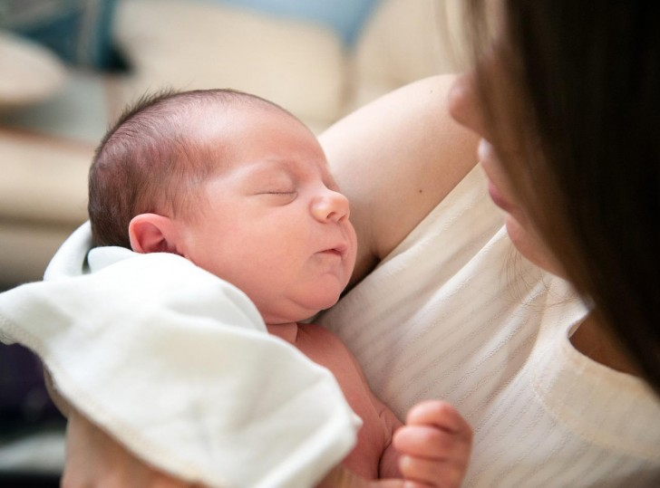 Une infirmière adopte le bébé qu’elle a fait naître : « Il y a eu un lien fort entre nous tout de suite »