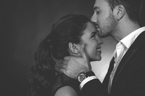 Un simple baiser avant de partir travailler pourrait vous permettre de vivre plus longtemps