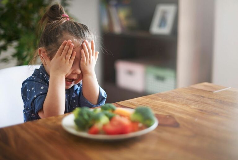 Qu’est-ce que la lachanophobie, cette peur qui angoisse les parents ?