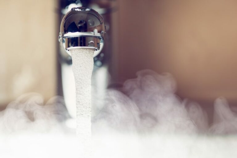 ? Pourquoi il ne faut pas utiliser l’eau chaude du robinet pour cuisiner ?
