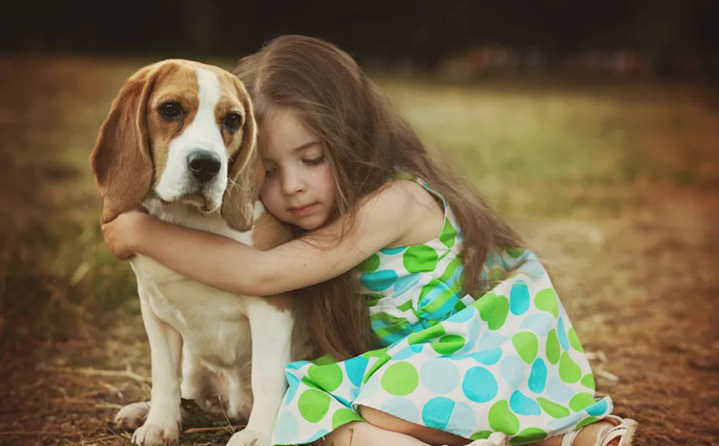 Quel chien choisir quand on a des enfants ? Les races les plus affectueuses et faciles à vivre