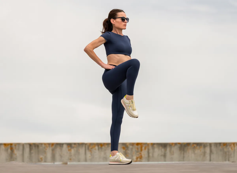 Combien de temps tenez-vous en équilibre sur une jambe? Votre réponse pourrait donner un indice sur votre sante
