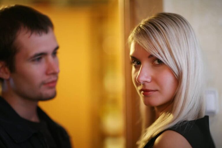 « J’ai aimé une manipulatrice narcissique » – Témoignage d’un homme en reconstruction