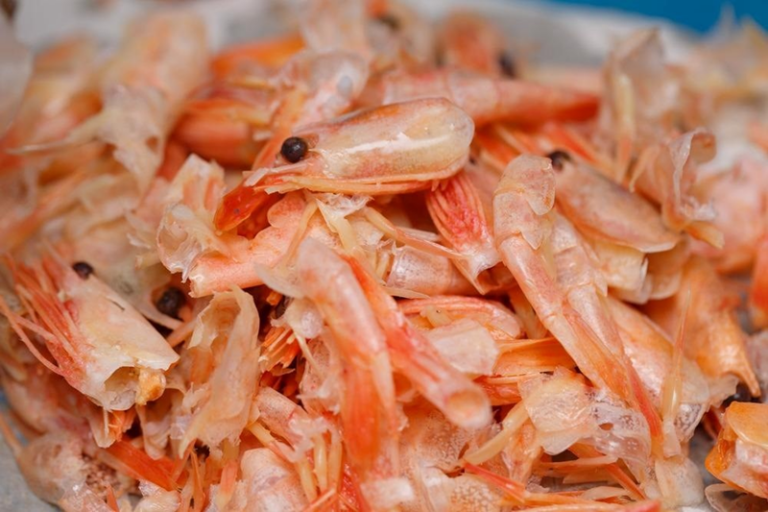 Ne jetez plus les carcasses de crevettes : un trésor culinaire insoupçonné