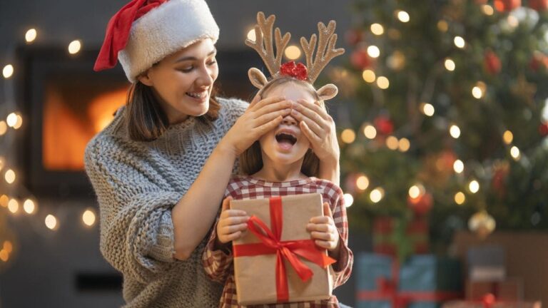 Pourquoi offrir moins de cadeaux rend les enfants plus heureux à Noël