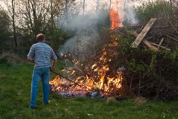 Beaucoup de gens le font dans leur jardin, mais c’est strictement interdit