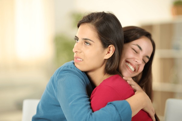 Les faux amis : comment s’en débarrasser efficacement ?