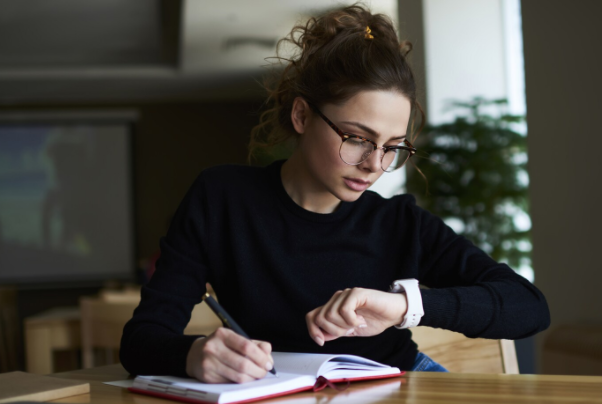 Pourquoi certaines personnes gèrent-elles mieux les difficultés ? 7 habitudes qui peuvent aider